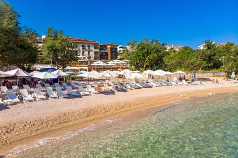 Beach nearby, sun loungers, beach umbrellas, beach bar