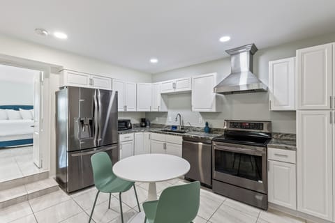 Premium Double Room Suite - Pet Friendly | Microwave