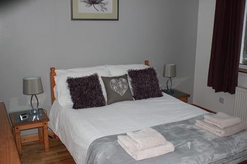 Dunshee Garden Suite | Hypo-allergenic bedding, individually decorated, individually furnished