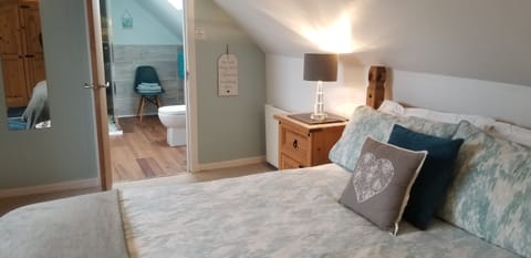 Skylark Suite (1st Floor) | Hypo-allergenic bedding, individually decorated, individually furnished