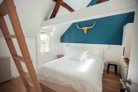 Individually decorated, individually furnished, free WiFi, bed sheets