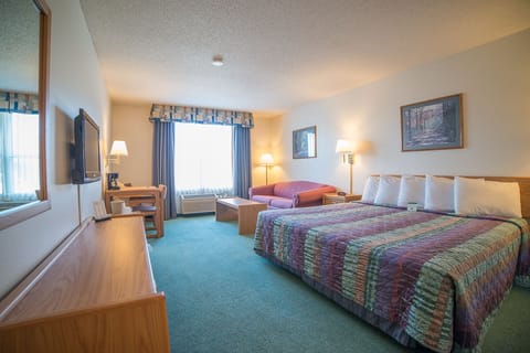 Standard Room, 1 King Bed | 1 bedroom, desk, soundproofing, iron/ironing board