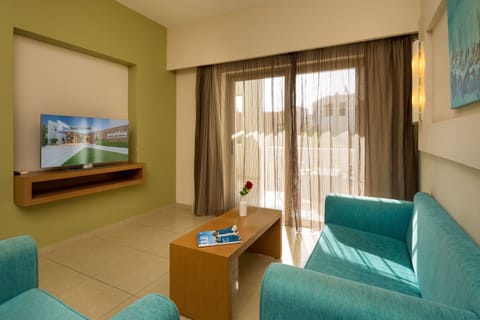Junior Suite, Garden View | In-room safe, individually decorated, individually furnished, desk