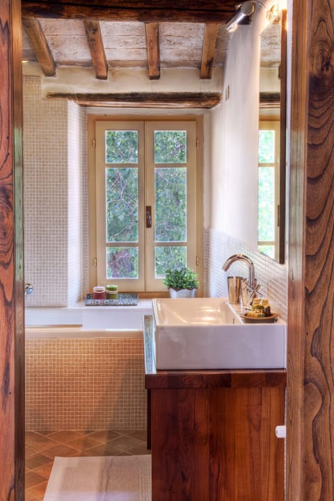 Suite, 1 Bedroom | Bathroom | Free toiletries, hair dryer, bidet, towels