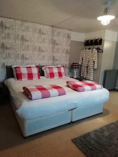 Stag Suite - King/Twin (Ground Floor) | Frette Italian sheets, premium bedding, individually decorated