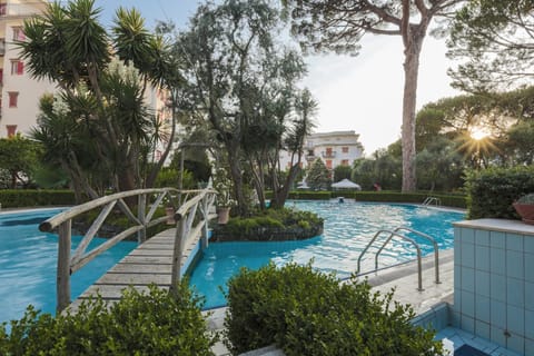 Seasonal outdoor pool, sun loungers