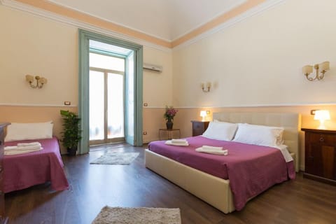 Family Room | Minibar, desk, free WiFi