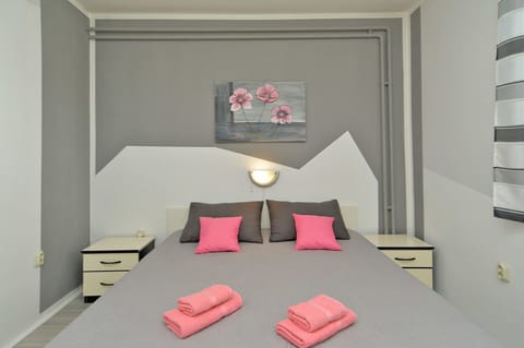 Standard Apartment, 2 Bedrooms (0187) | 2 bedrooms, iron/ironing board, free cribs/infant beds, free WiFi