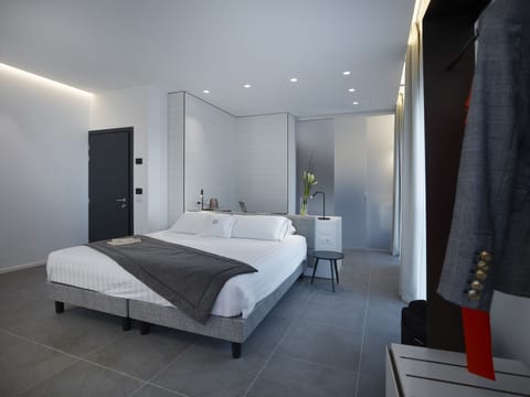 Premium bedding, down comforters, minibar, in-room safe