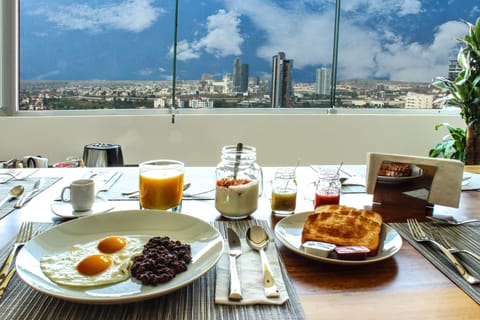 Daily continental breakfast (MXN 120 per person)