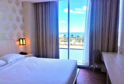 Deluxe Double Room | Desk, blackout drapes, WiFi (free)