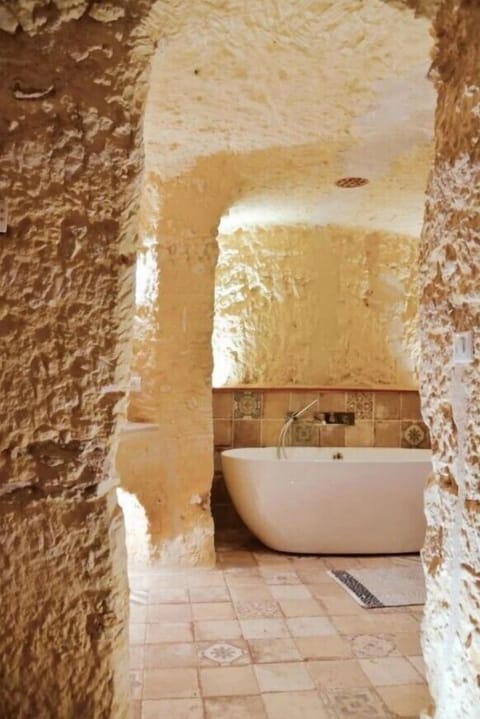 Luxury Studio Suite, Garden View | Bathroom | Designer toiletries, hair dryer, towels, soap