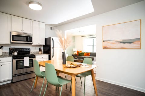 Apartment, Courtyard View | Private kitchen | Fridge, microwave, oven, stovetop