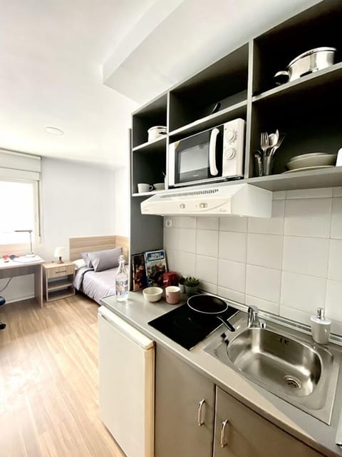 Full-size fridge, microwave, stovetop, cookware/dishes/utensils