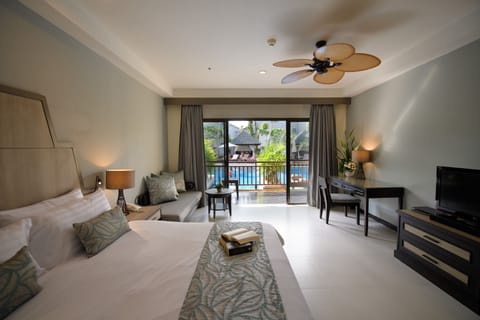 Pool Access Deluxe (Shower & Whirlpool) | In-room safe, desk, free WiFi, bed sheets