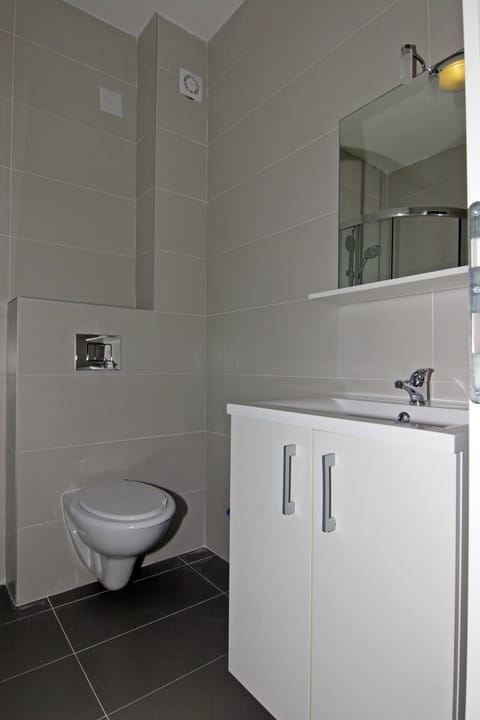 Triple Room, Balcony, Sea View | Bathroom | Shower, hair dryer, towels