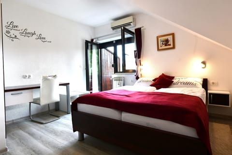 Superior Apartment  (Studio 2) | Premium bedding, down comforters, memory foam beds, in-room safe