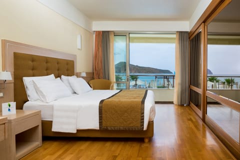Suite, Sea View | In-room safe, desk, soundproofing, iron/ironing board