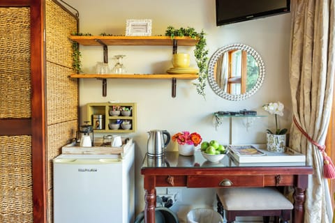 Deluxe Double Room (3) | In-room dining