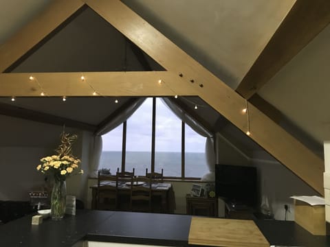 Smart TV, DVD player, iPod dock