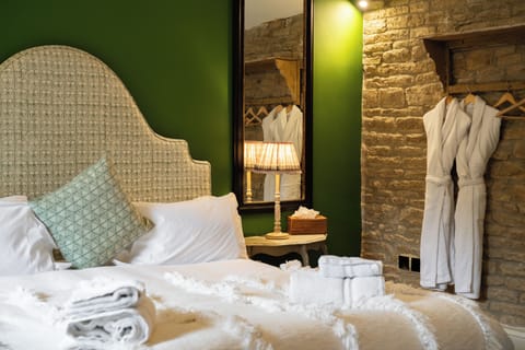 Double Room | Free WiFi, bed sheets