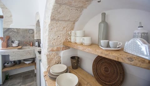 Apartment, 1 Bedroom, Garden View | Private kitchen | Fridge, oven, stovetop, cookware/dishes/utensils