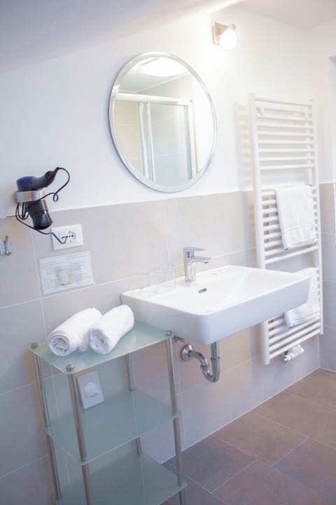 Double Room, Balcony | Bathroom | Shower, eco-friendly toiletries, hair dryer, towels