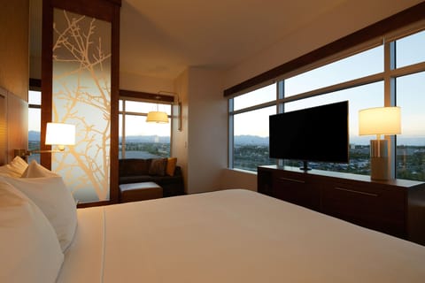 In-room safe, desk, blackout drapes, soundproofing