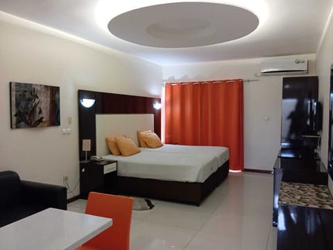 Luxury Suite | Desk, iron/ironing board (on request), rollaway beds (surcharge)