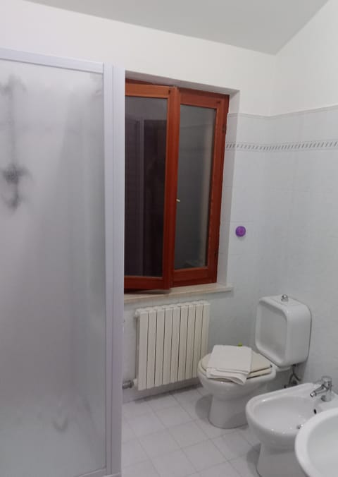 Comfort Apartment, 2 Bedrooms | Bathroom | Shower, bidet