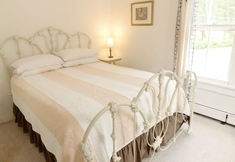 Soundproofing, free WiFi, bed sheets