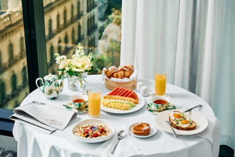 Daily buffet breakfast for a fee
