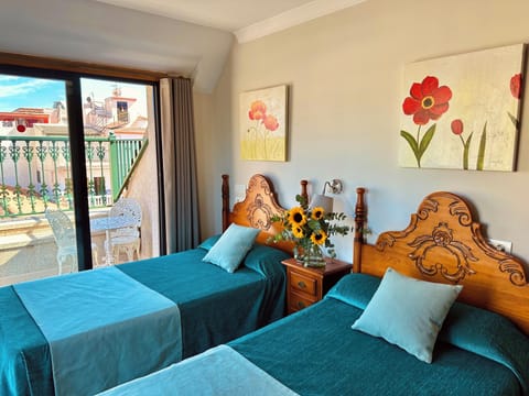 Double Room | Premium bedding, desk, iron/ironing board, cribs/infant beds