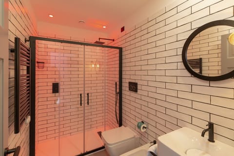 Free toiletries, hair dryer, bidet, towels