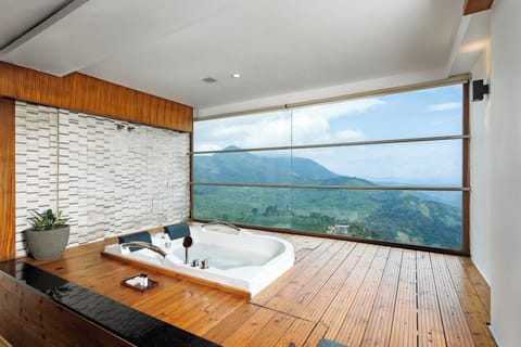 Madhura Honeymoon Suite with jacuzzi | Jetted tub