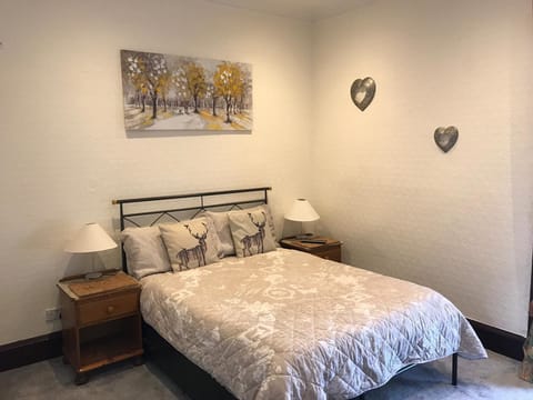 Individually decorated, individually furnished, desk, soundproofing