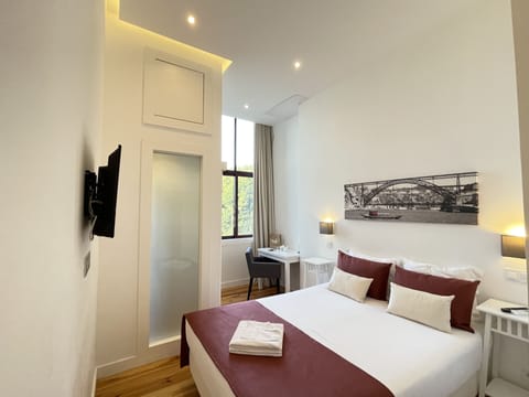 Double Room | Individually decorated, individually furnished, desk, blackout drapes