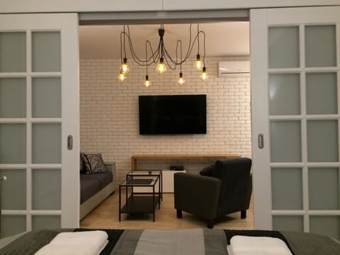 Deluxe Apartment, 1 King Bed with Sofa bed, River View | Premium bedding, individually decorated, desk, blackout drapes