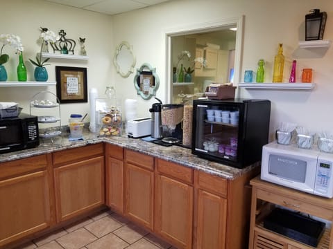 Free daily continental breakfast