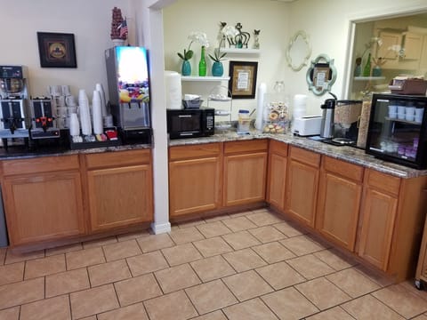 Free daily continental breakfast