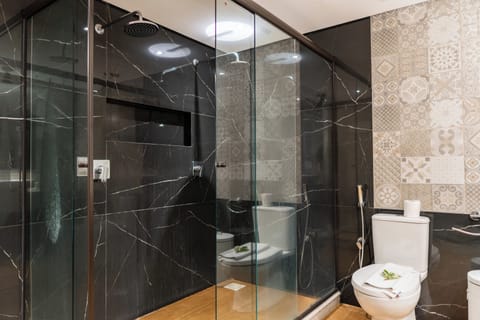 Comfort Double or Twin Room | Bathroom | Free toiletries, hair dryer, towels, soap