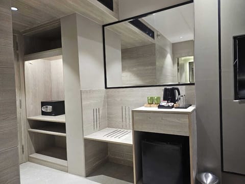Deluxe Room | Egyptian cotton sheets, premium bedding, pillowtop beds, minibar