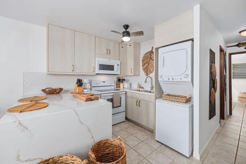 Condo, 1 King Bed (Kona Isle E23) | Private kitchen | Fridge, microwave, stovetop, dishwasher