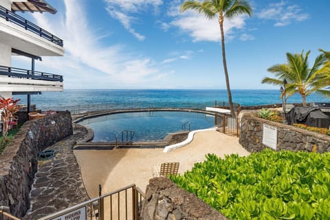 Condo, 1 Queen Bed with Sofa bed (Casa De Emdeko 204) | Property grounds