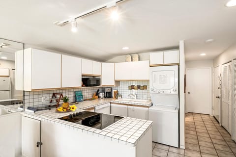 Condo, 1 Queen Bed with Sofa bed (Kona Isle A4) | Private kitchen | Dishwasher, paper towels