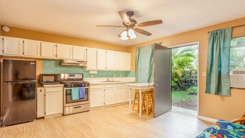 Condo, 1 King Bed with Sofa bed (Kona Shores#130) | Private kitchen | Oven, toaster