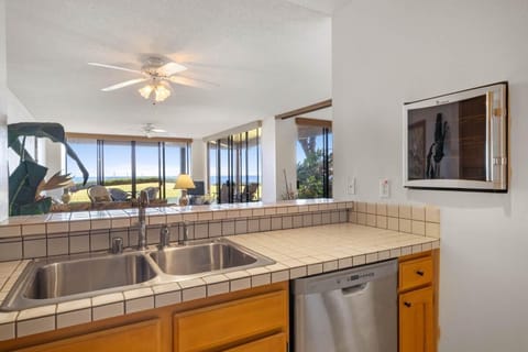 Condo, Multiple Beds, Ocean View (Keauhou Kona Surf & Racquet Club #3-1) | Private kitchen | Full-size fridge, microwave, oven, dishwasher