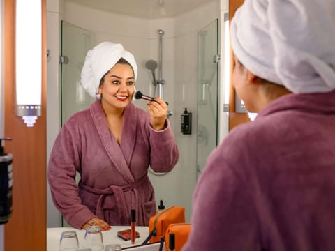 Standard Room, 1 Double Bed | In-room safe, desk, soundproofing, iron/ironing board