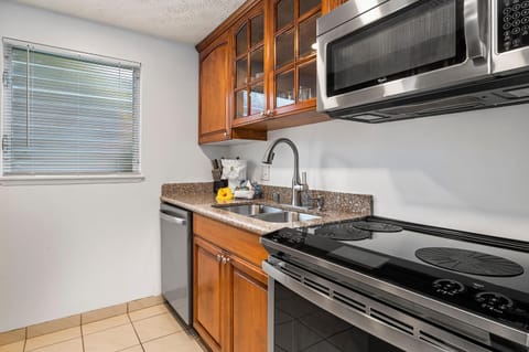 Condo, Multiple Beds, Partial Ocean View (Keauhou Surf & Racquet Townhouse #36) | Private kitchen | Dishwasher, toaster, coffee grinder, freezer