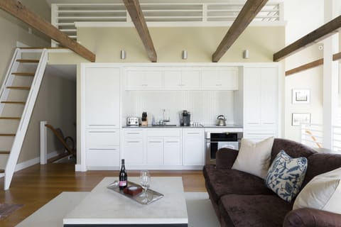 Luxury Cottage, 1 Bedroom, Hermit Crab | Living room | Flat-screen TV, fireplace